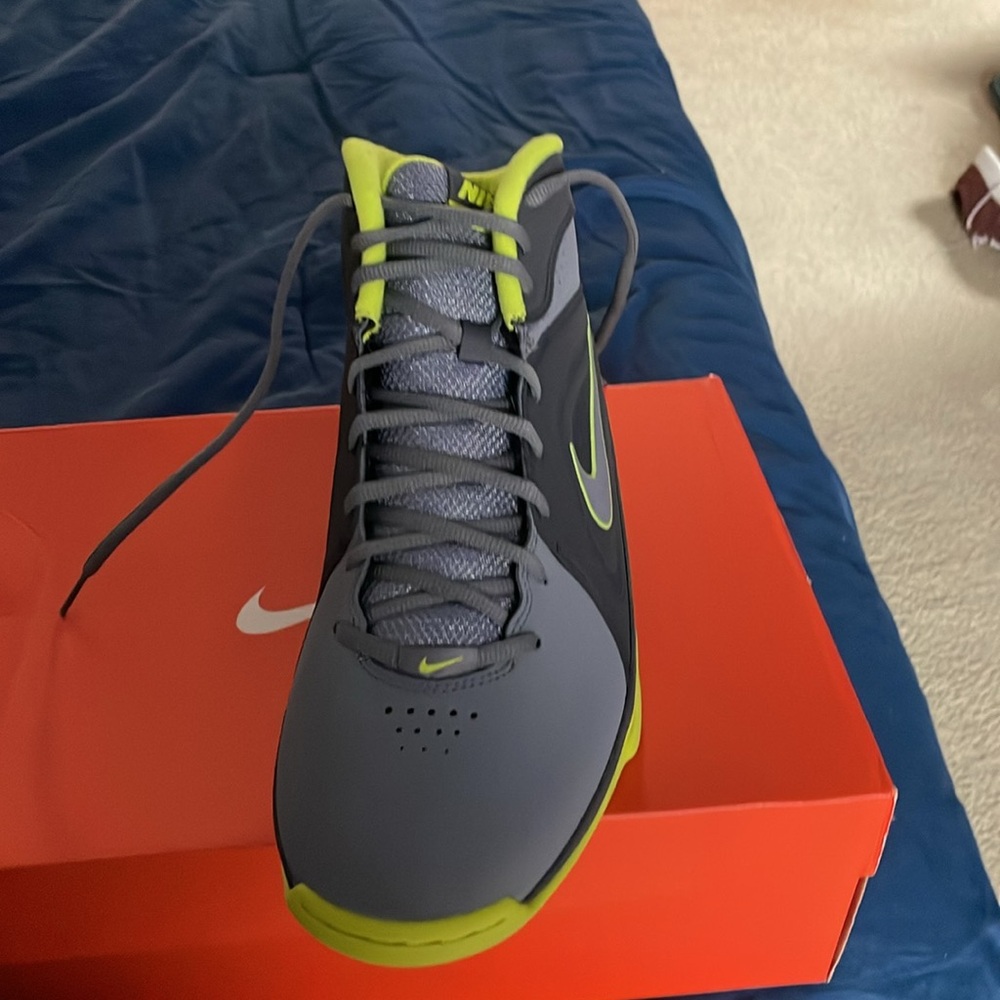 Men’s Nike Air Vido Pro III Size 11.  NWT.  Gray nubuck with green detailing - Picture 2 of 4